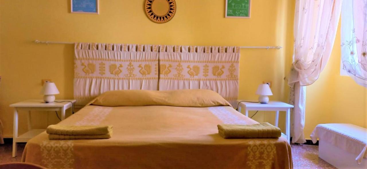 B&B In Centro Кальяри Экстерьер фото