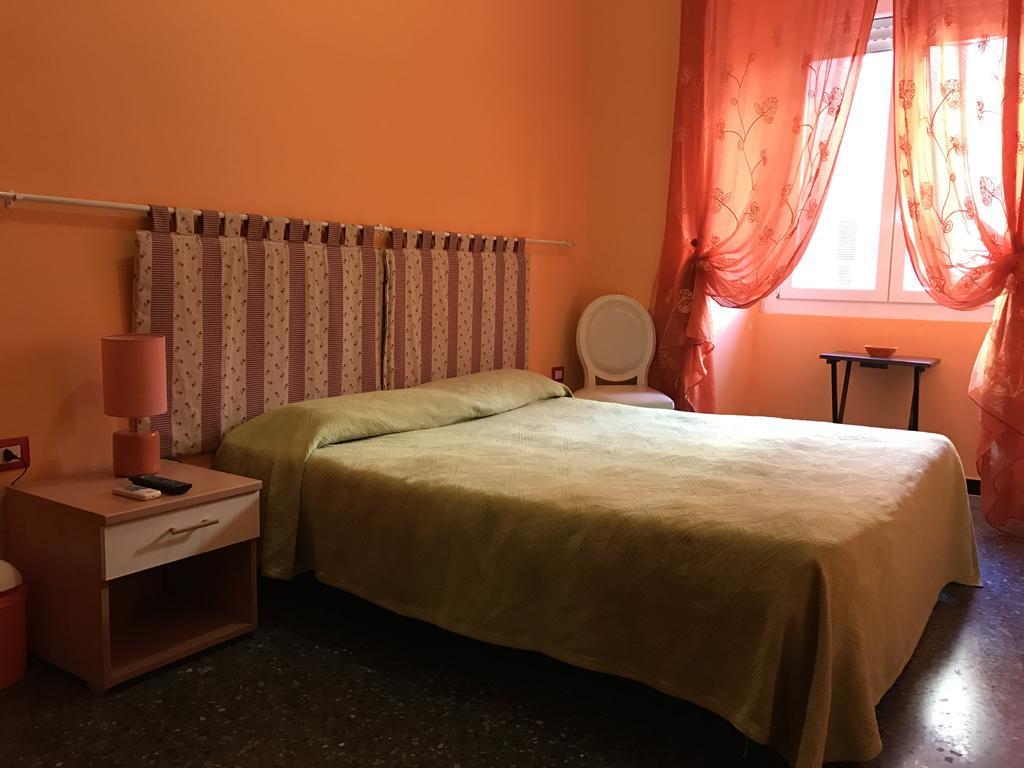 B&B In Centro Кальяри Экстерьер фото